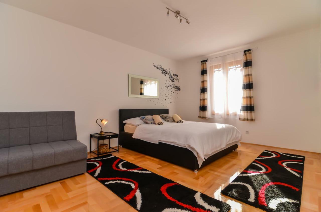 Centroom Zadar Bagian luar foto