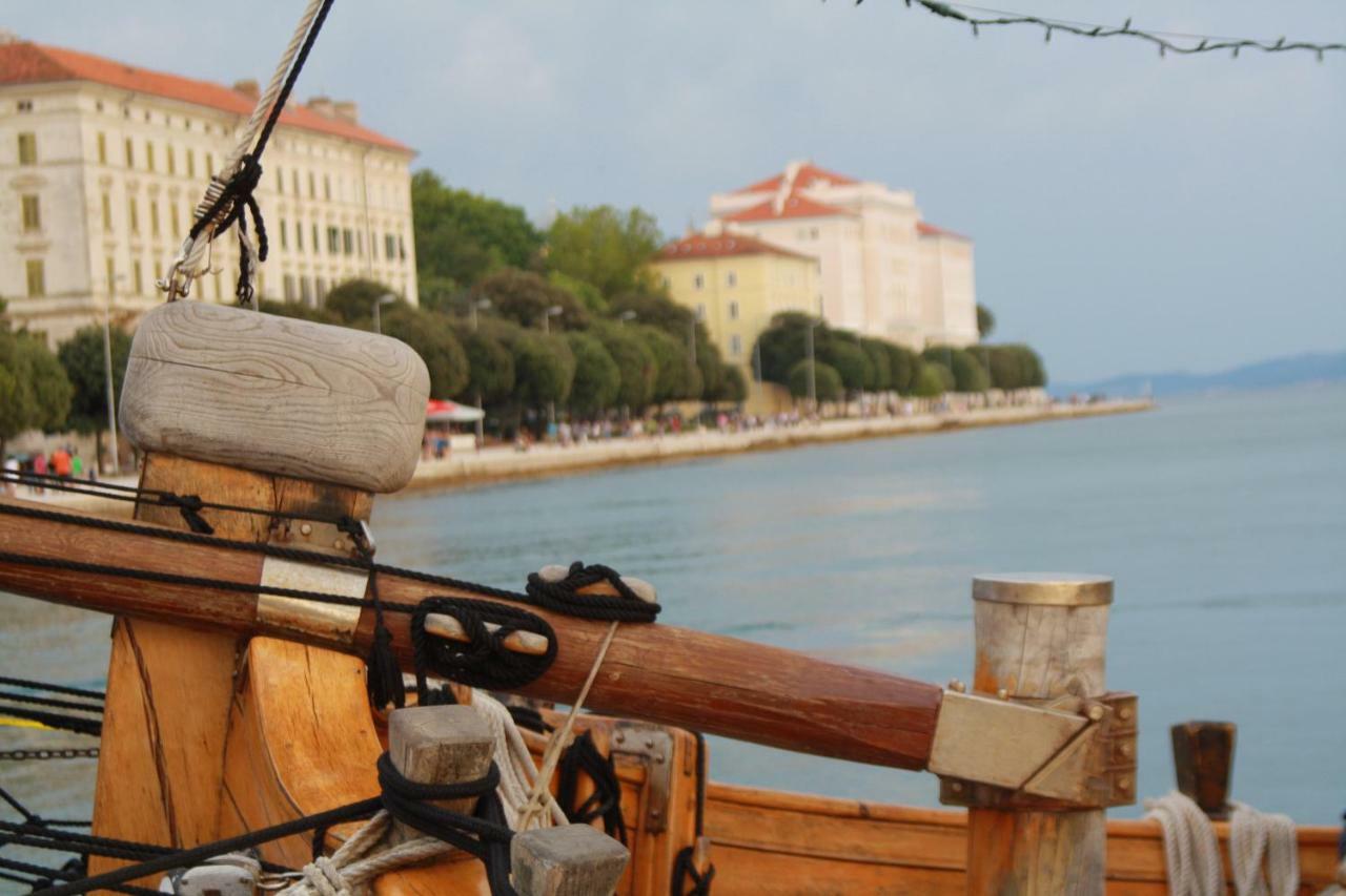 Centroom Zadar Bagian luar foto